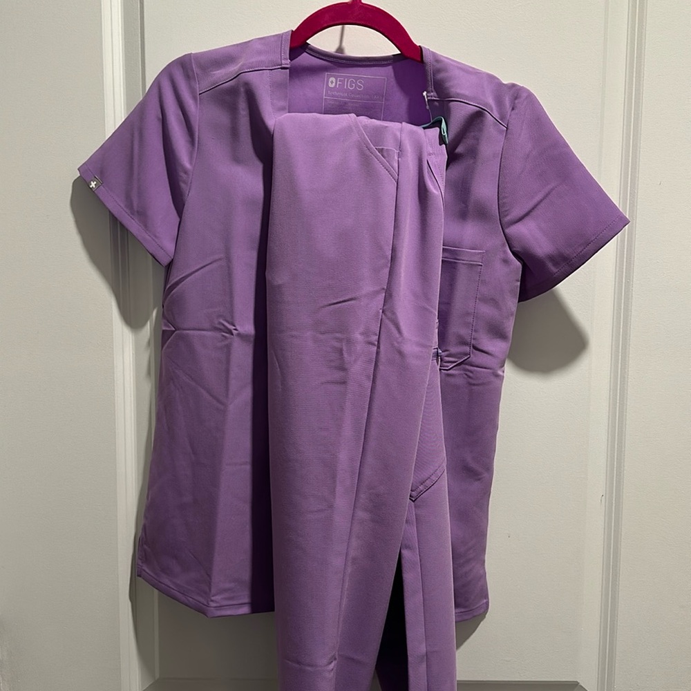 Brand new figs scrubs purple size XXS